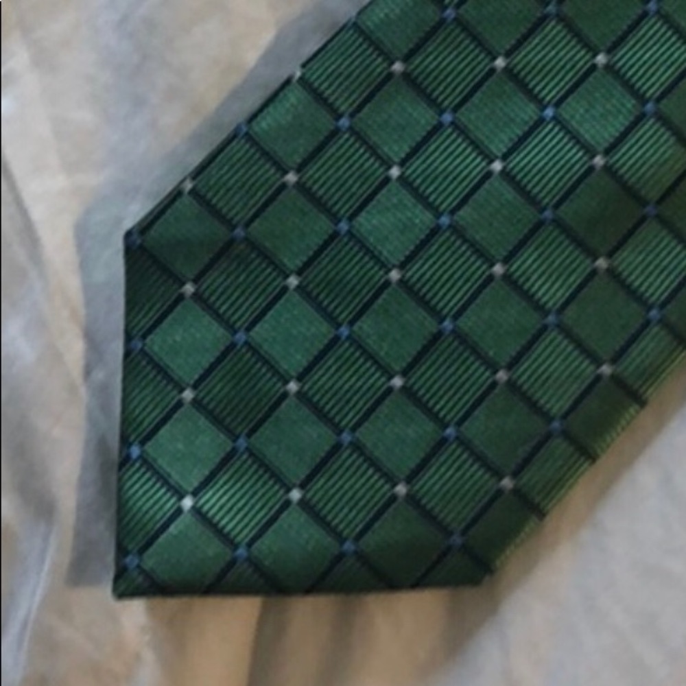 Jos A. Bank men’s tie. Green check 100% silk. New with tag.